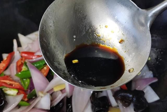 姜末炒鸡蛋，洋葱炒鸡蛋怎么炒好吃有什么营养图14