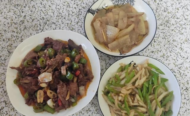 省钱大比拼，家庭主妇如何用一百块钱安排家人一周的饮食，要有荤有素报出食谱来图2