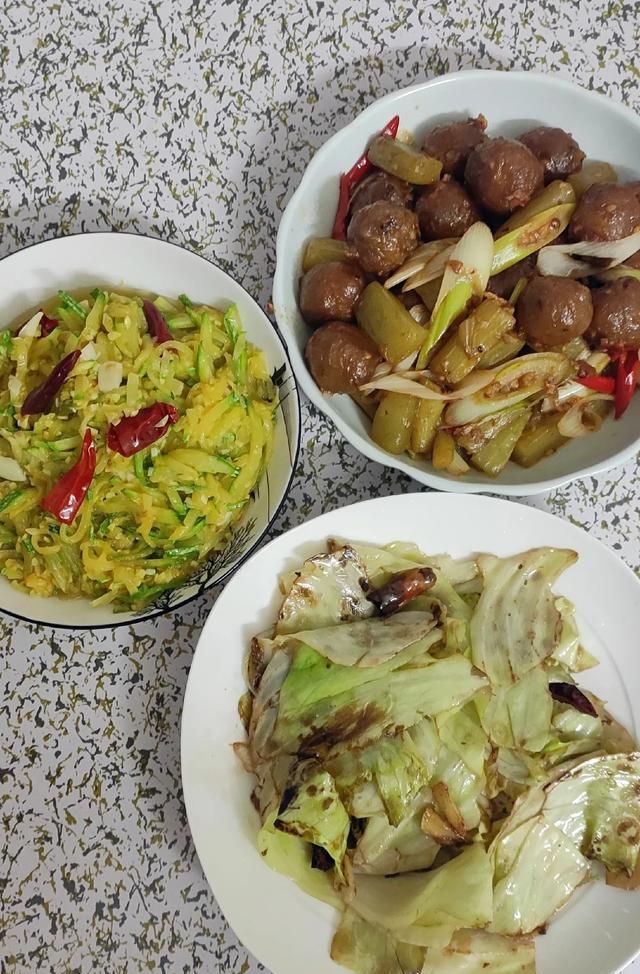 省钱大比拼，家庭主妇如何用一百块钱安排家人一周的饮食，要有荤有素报出食谱来图6