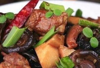 三黄鸡炖竹笋怎么做好吃?图1