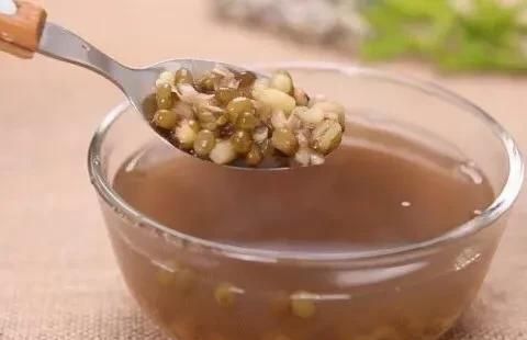 怎么煮绿豆汤，为什么绿豆汤煮出来是红色的也有绿色的图2