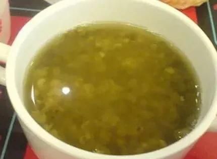 怎么煮绿豆汤，为什么绿豆汤煮出来是红色的也有绿色的图6