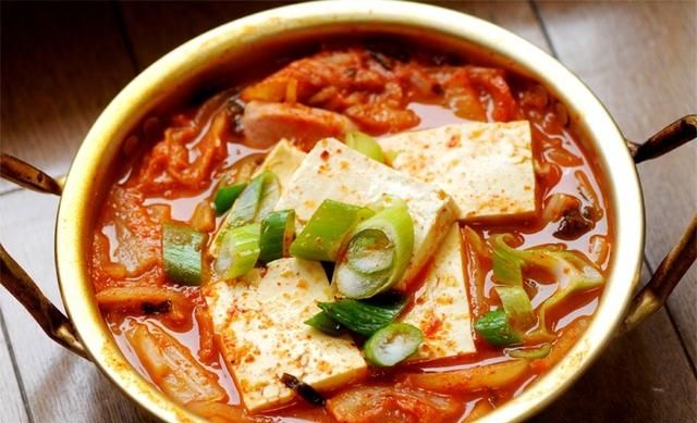 韩国泡菜汤的做法，正宗韩式泡菜汤的做法图2