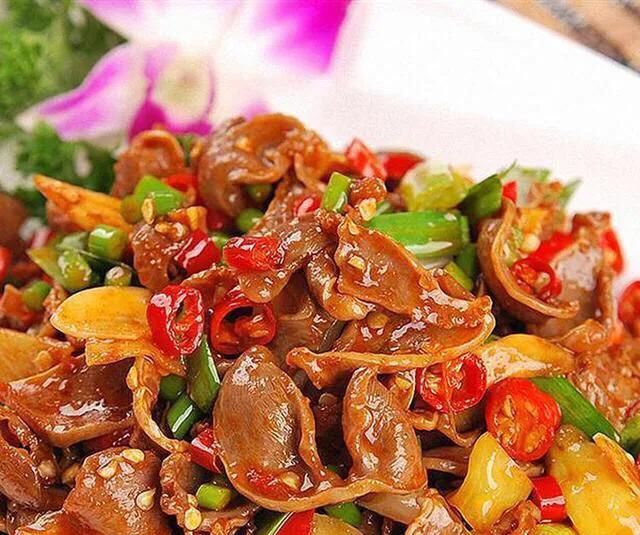 芹菜炒鸡胗，芹菜炒鸡杂怎么做才好吃图1