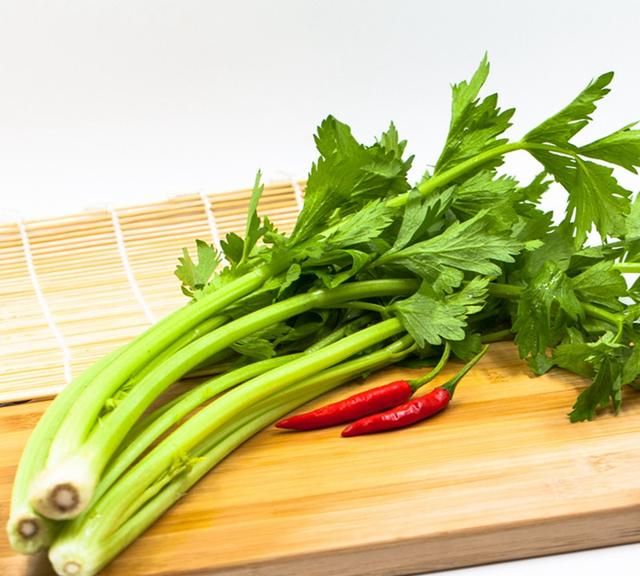 芹菜炒鸡胗，芹菜炒鸡杂怎么做才好吃图5