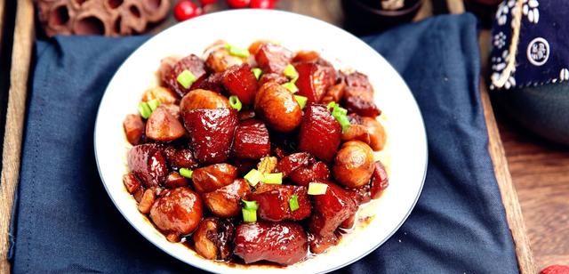 板栗烧肉，板栗红烧肉怎么做步骤图1