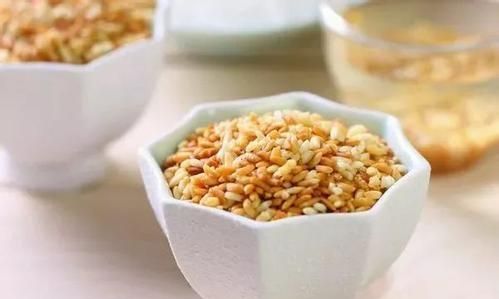 炒焦的大米泡水,有哪些功效?图1