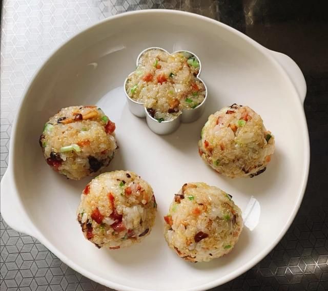 炸饭团的做法，如何做饭团 简单做法图2