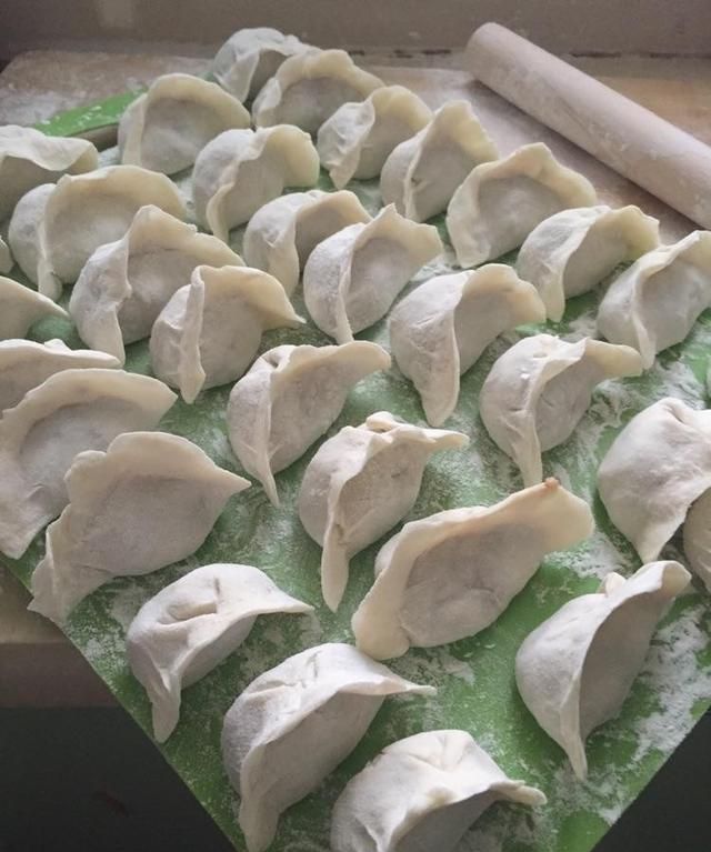 饺子煮多久才熟，冰冻水饺要煮多久才会熟图7