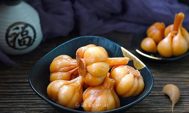 冬天了，突然想腌糖蒜吃，怎样腌更脆口冬季用老大蒜可以腌吗图1