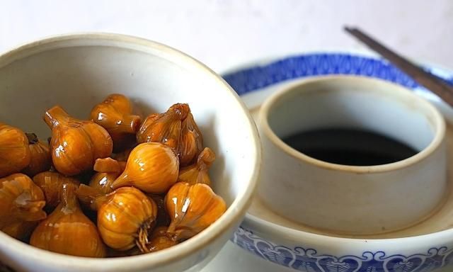 冬天了，突然想腌糖蒜吃，怎样腌更脆口冬季用老大蒜可以腌吗图6