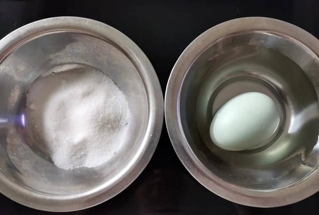 腌鸭蛋怎样才能出油图6