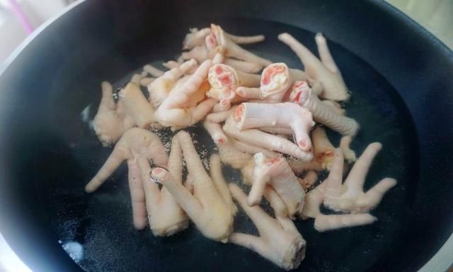 鸡脚煲汤图2