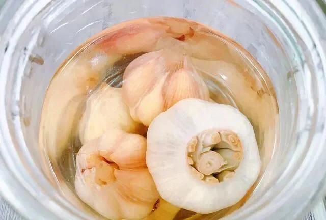 腌蒜的方法，腌制大蒜头的正确方法图11