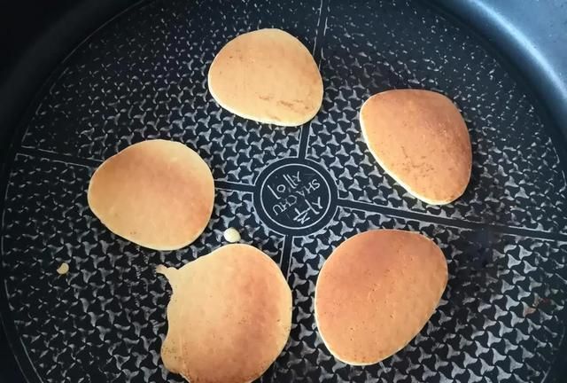 怎样烙饼好吃，怎么给宝宝烙饼怎么做又软又好吃图9
