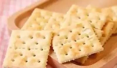 常吃苏打饼干对胃好吗，吃苏打饼干对身体有益吗图1