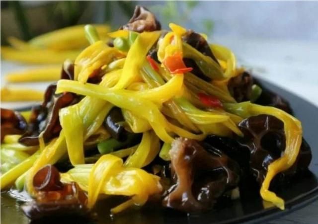 凉拌黄花菜的做法，凉拌黄花菜和木耳怎么做图7