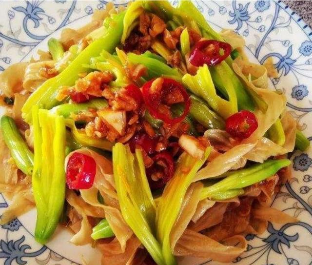 凉拌黄花菜的做法，凉拌黄花菜和木耳怎么做图9