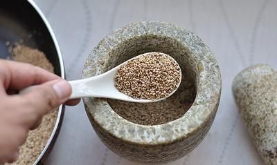 盐的制作，送给亲朋好友的芝麻盐是怎么制作的视频图5