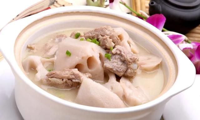 黄豆莲藕排骨汤，莲藕排骨汤该怎么做图1