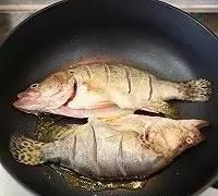 臭鳜鱼做法，安徽臭鳜鱼是怎么做出来的视频图11