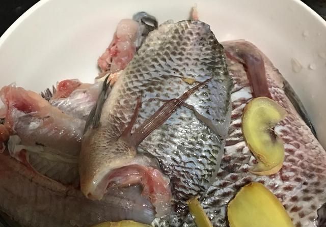 草鱼炖豆腐怎么做好吃图2
