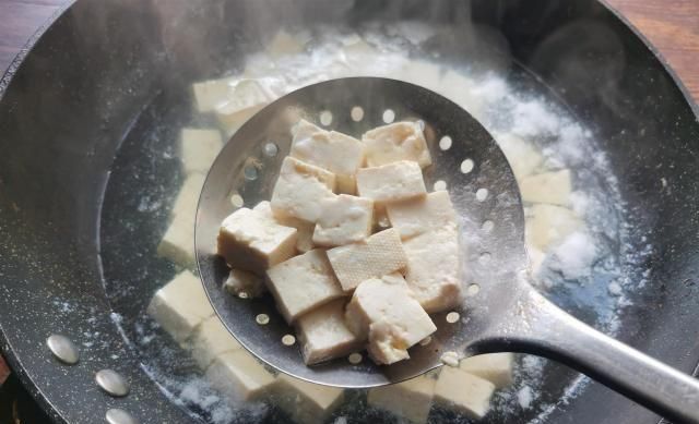 河蚌豆腐汤的做法，河蚌炖汤的做法大全图10
