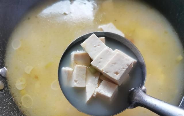 河蚌豆腐汤的做法，河蚌炖汤的做法大全图13