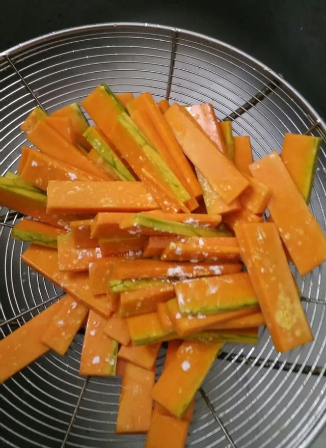 南瓜焗蛋黄怎么做图7
