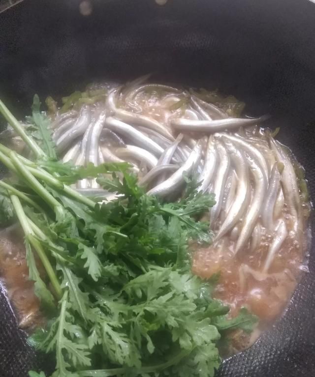 炒茼蒿需要焯水吗?怎么做比较好吃呢图4
