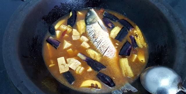 东北煮题铁锅炖鱼加盟图8