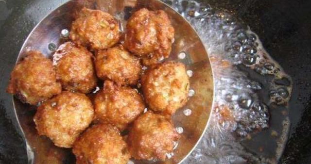 怎样炸肉丸子，炸肉丸子用面粉还是淀粉图6