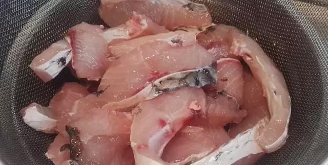 熏鱼的制作方法，黄磊熏鱼的做法最正宗的做法视频图4