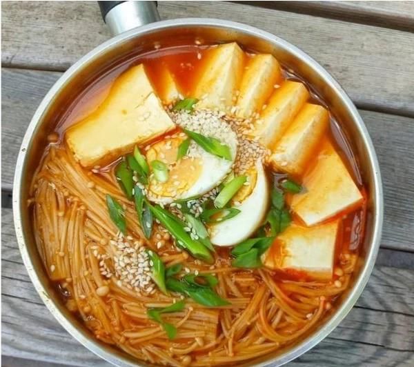 韩国泡菜锅，韩国泡菜做什么好吃图3