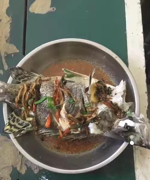 清蒸鳜鱼，清蒸鲈鱼是先浇热油还是先放蒸鱼豉油图11