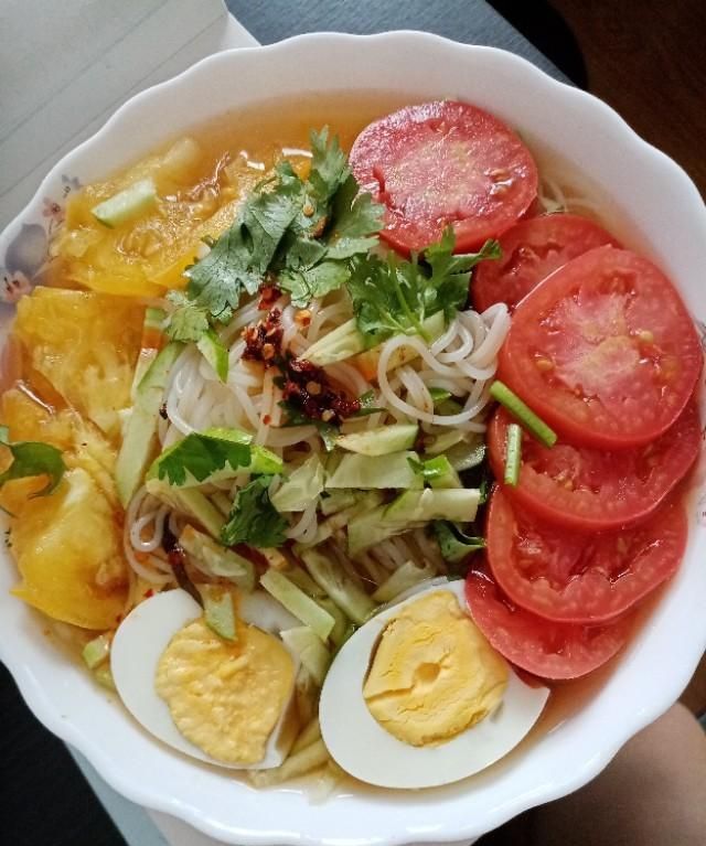 大家说说晚上都吃些什么饭大米饭，还是玉米粥，汤一类的饭图1