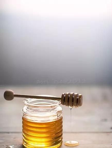 蜂蜜的美容作用，可以把蜂蜜直接抹在脸上美容吗图13
