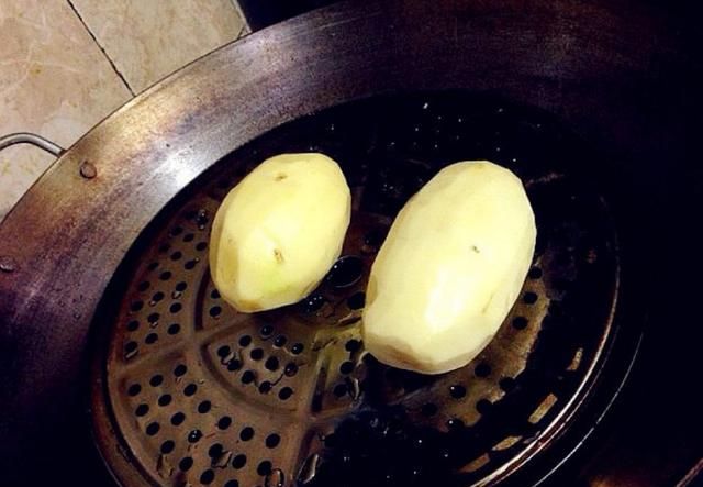 鸡蛋土豆饼，用土豆鸡蛋面粉做的土豆饼图5