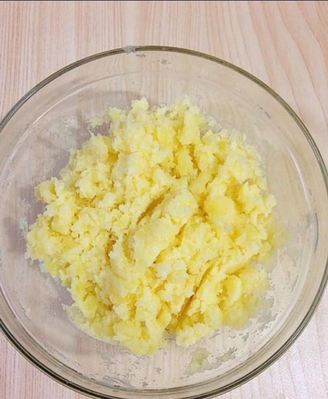 鸡蛋土豆饼，用土豆鸡蛋面粉做的土豆饼图9