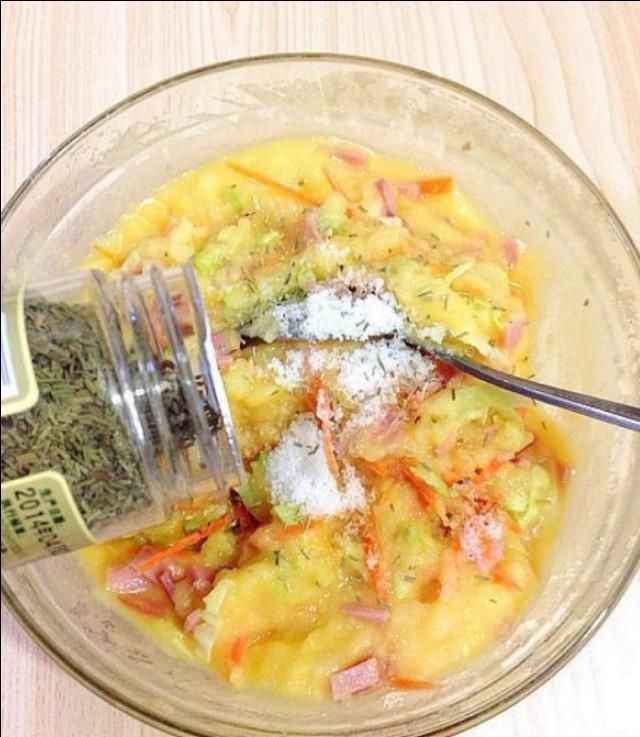 鸡蛋土豆饼，用土豆鸡蛋面粉做的土豆饼图12