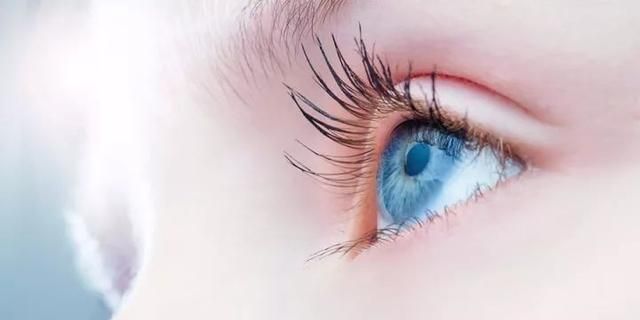 眼睛模糊是什么原因引起的，眼睛视力下降是什么原因造成的图1