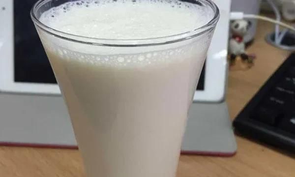 喝牛奶有什么好处，牛奶对身体有什么好处图1