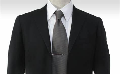 领带夹的位置，领带夹怎么佩戴图4