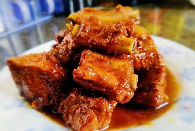木瓜炖排骨，怎么炖排骨好吃?图1