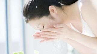 如何用醋洗脸，9度米醋洗脸有什么好处图1