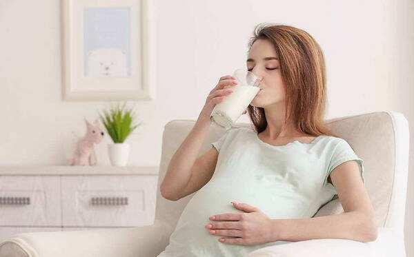 孕妇喝牛奶的好处，你知道怀孕期间坚持喝牛奶有何好处?图1