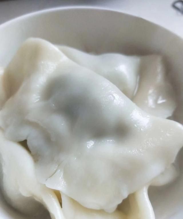 香菜饺子，香菜馅的饺子你喜欢吗?如何做好饺子馅料呢图2