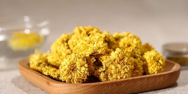 菊花茶的功效与禁忌，菊花茶的功效与作用及禁忌图4