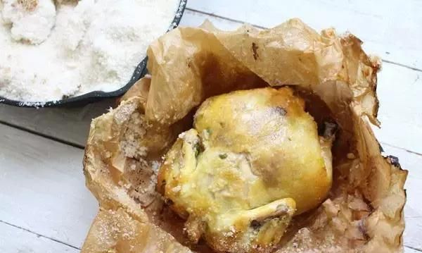 盐焗鸡怎么做出来黄的图1