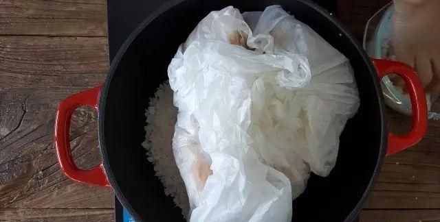 盐焗鸡怎么做出来黄的图33